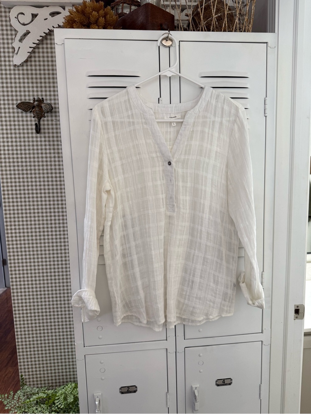 Maurices White Textured V-Neck Tunic Top
